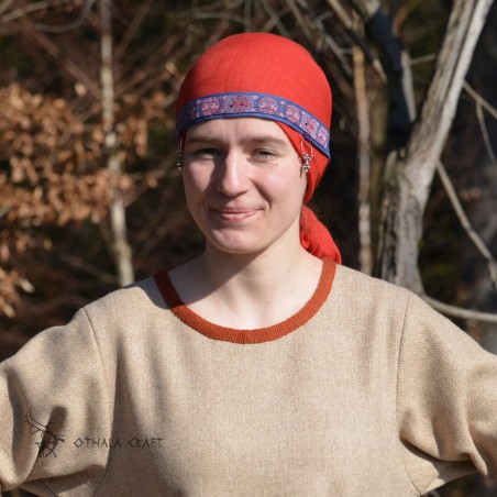 The headband is made of linen in burgundy, decorated with layer woven in a pattern of ancient sil