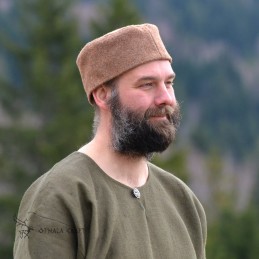 Interpretation of a Pillbox cap according to a find from Haithabu (Hedeby) dating to around 9th - 10th century.