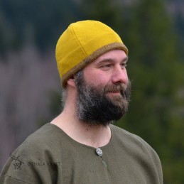 Simple hat made of yellow wool in diagonal pattern. Half lining of linen on the inside.