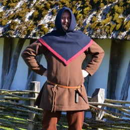 Woolen hood from Skjoldehamn, dark blue/burgundy red