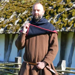 Woolen hood from Skjoldehamn - dark blue/burgundy red