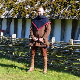 Woolen hood from Skjoldehamn, dark blue/burgundy red