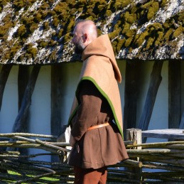 Woolen hood from Skjoldehamn, beige/green