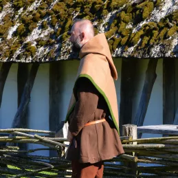Woolen hood from Skjoldehamn - beige/green