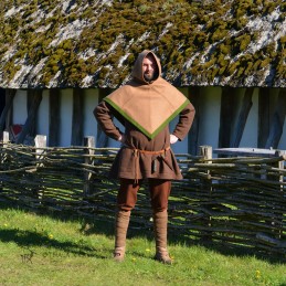 Woolen hood from Skjoldehamn, beige/green