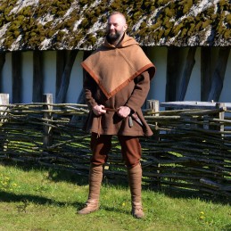 Woolen hood from Skjoldehamn, beige/orange