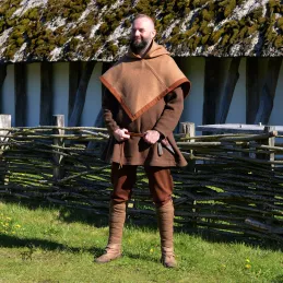 Woolen hood from Skjoldehamn - beige/orange