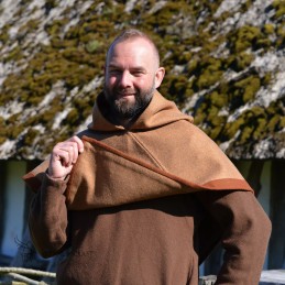 Woolen hood from Skjoldehamn, beige/orange