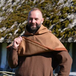 Woolen hood from Skjoldehamn - beige/orange