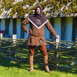 Woolen hood from Skjoldehamn with embroidery- brown
