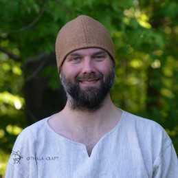 Simple hat made of beige wool (100%). Hat has four wedges.
