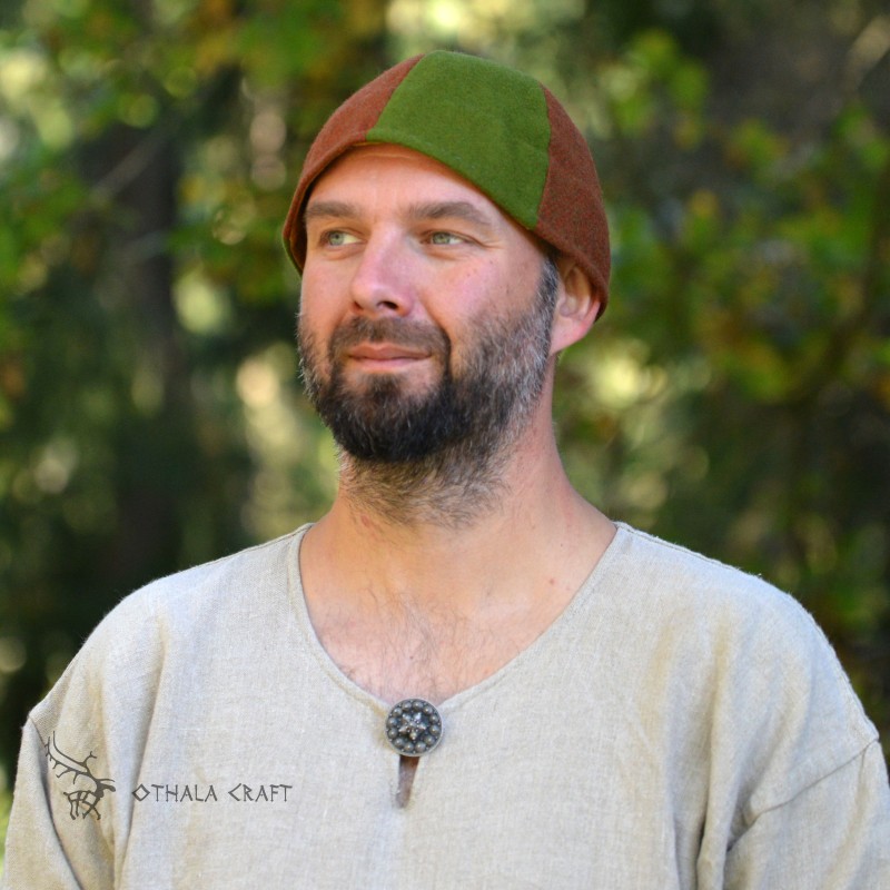 Simple hat made of green and brick-red herringbone wool, six wedges.