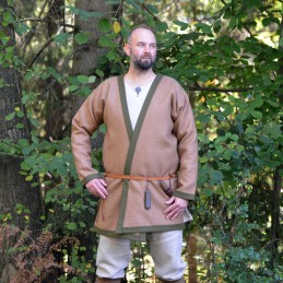 Light brown coat with green trim Hedeby Kaftan Klappenrock Haithabu Coat