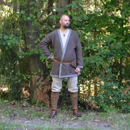 Brauner Hedeby-Kaftan mit graugrüner Borte, Klappenrock, Haithabu-Mantel