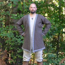Brauner Hedeby-Kaftan mit graugrüner Borte, Klappenrock, Haithabu-Mantel
