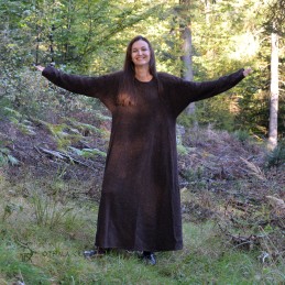 Braunes Wikinger-Wollkleid im Fischgrätmuster