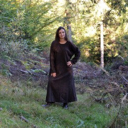 Braunes Wikinger-Wollkleid im Fischgrätmuster