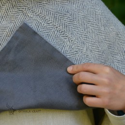 Wollgugel aus Skjoldehamn – grau mit Fischgratmuster