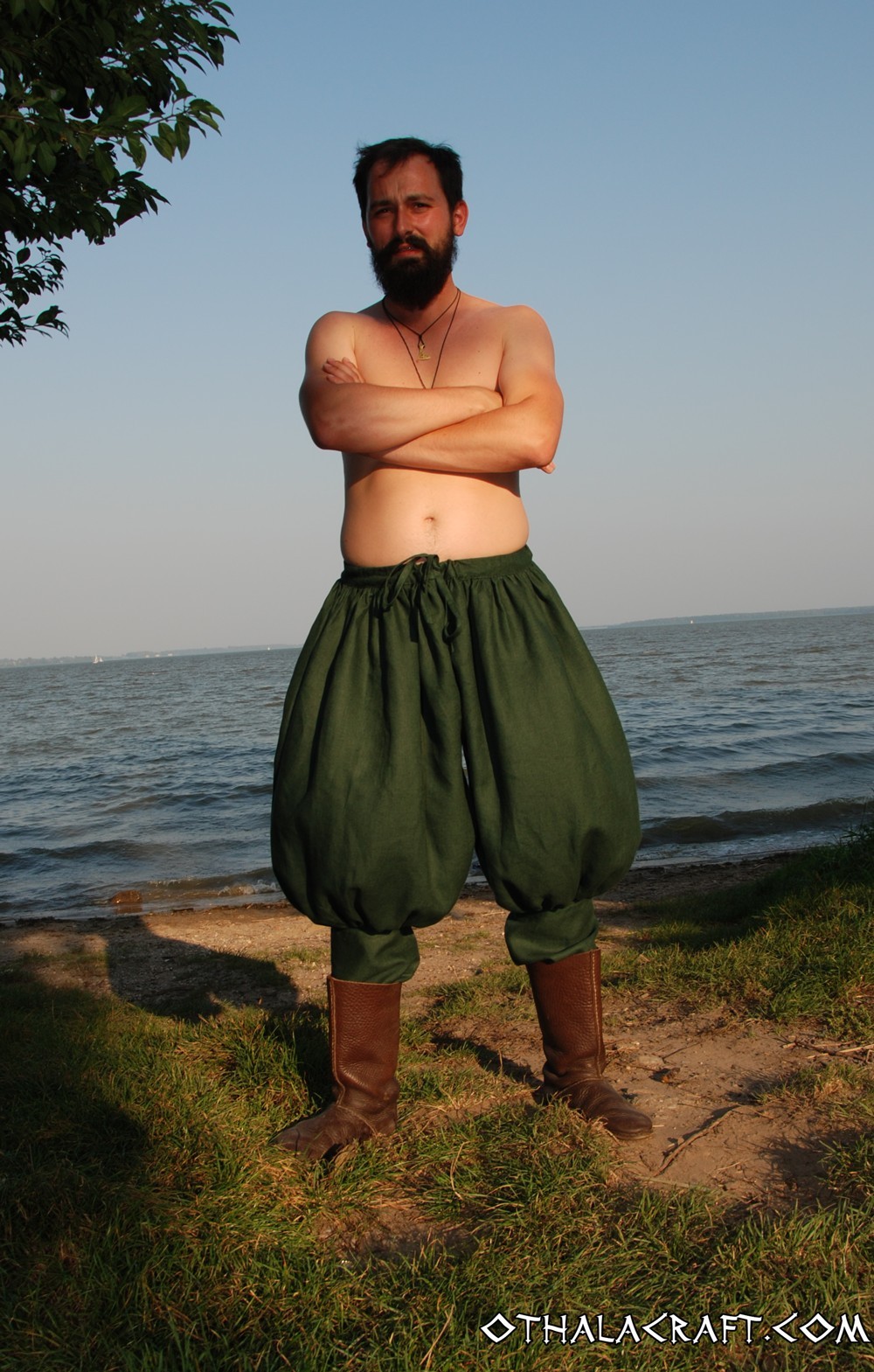Short Viking trousers from linen - dark green - OthalaCraft