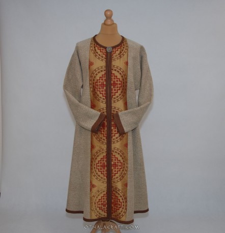 Lady coat with stamp printed wool