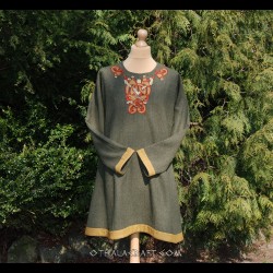 Woolen tunic with embroidery from Oseberg