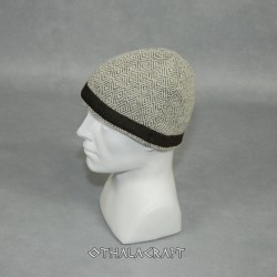 Woolen hat in diamond pattern