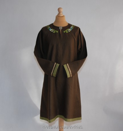 Linen tunic with embroidery in Mammen style - OthalaCraft