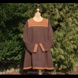 Brown woolen tunic with braid - OthalaCraft